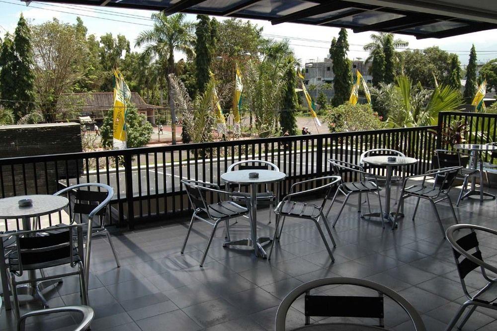 Bintang Mulia Hotel Jember Exterior photo